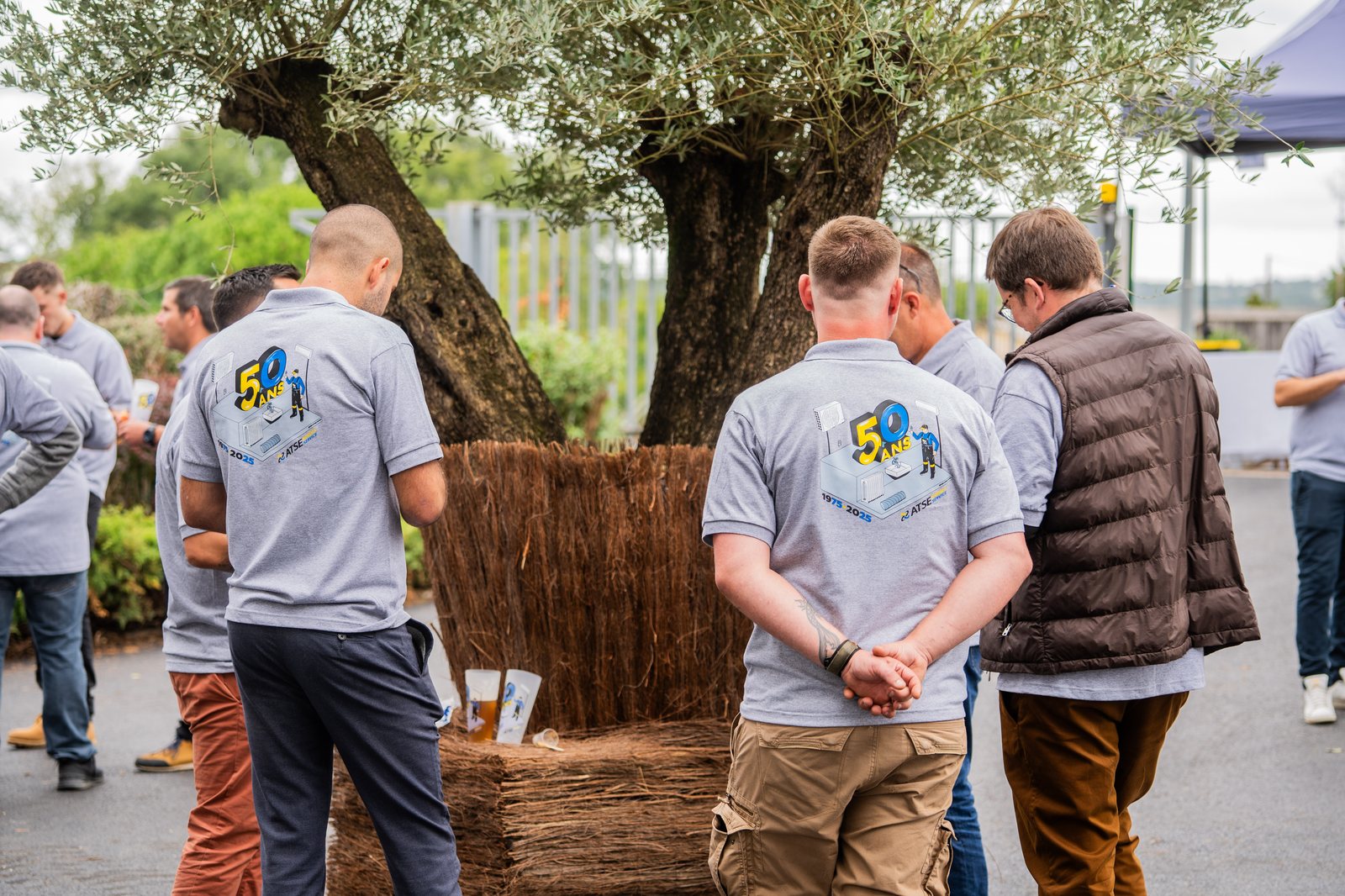 Collaborateurs en t-shirts 50 ans