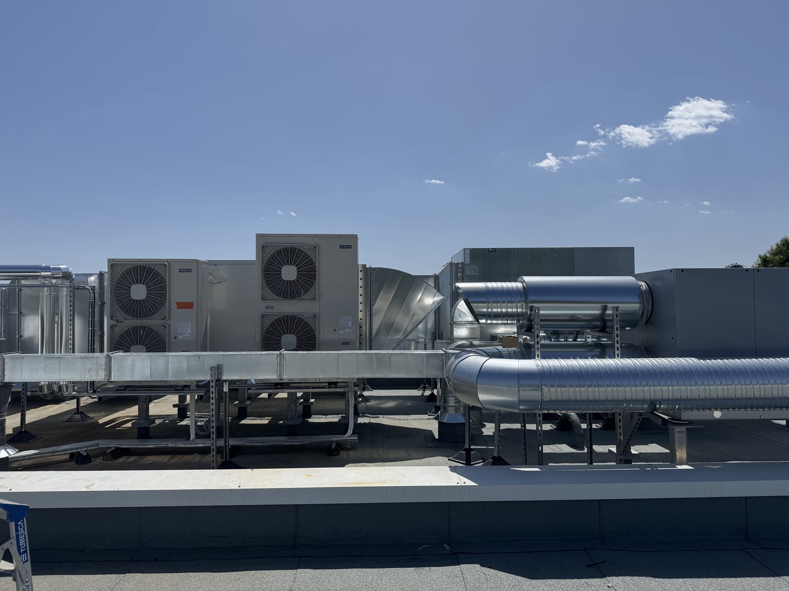 EHPAD Chalus — PAC et centrales de traitement d'air en toiture