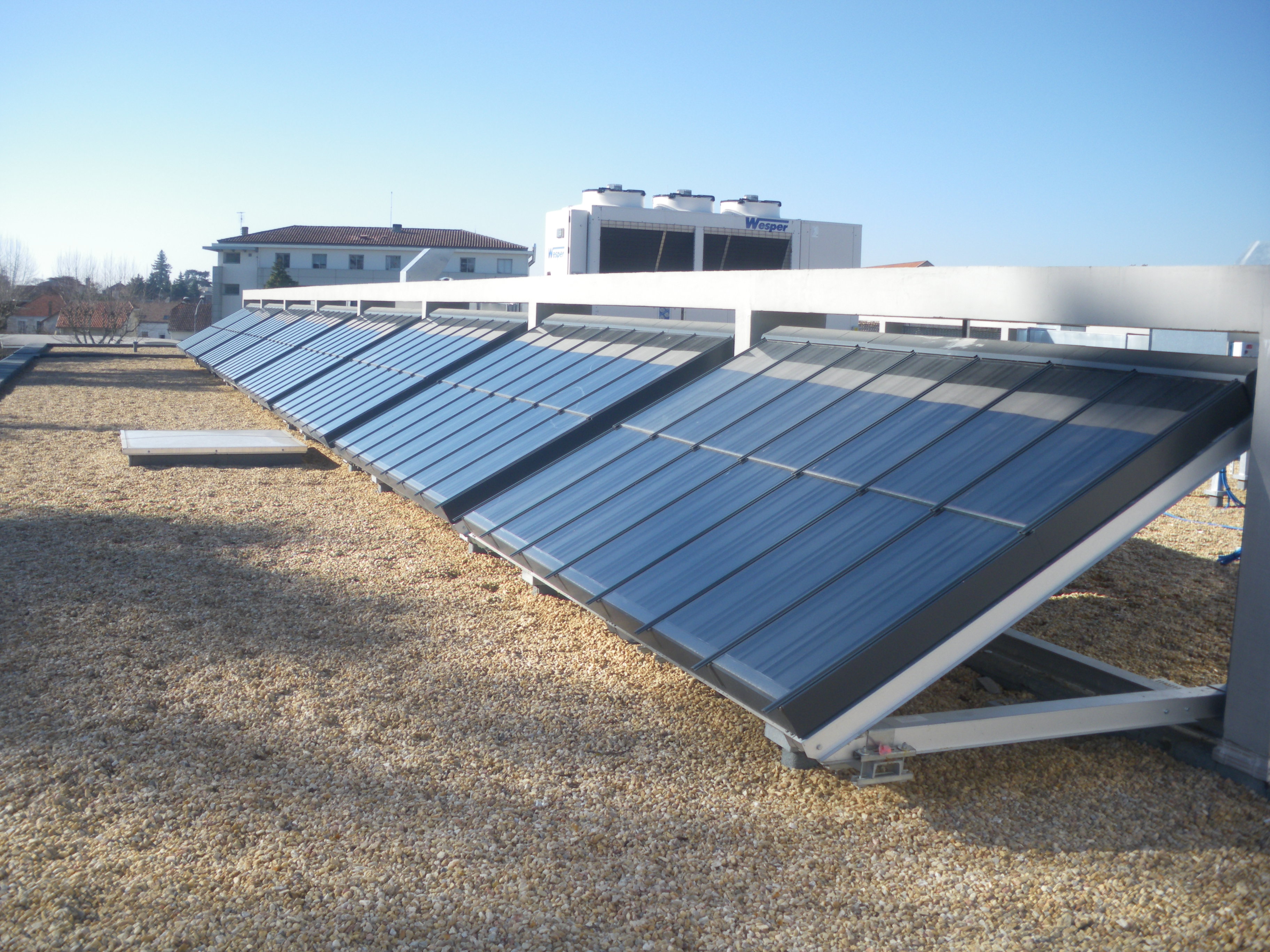 Panneaux solaires thermiques en toiture - EHPAD Bergerac
