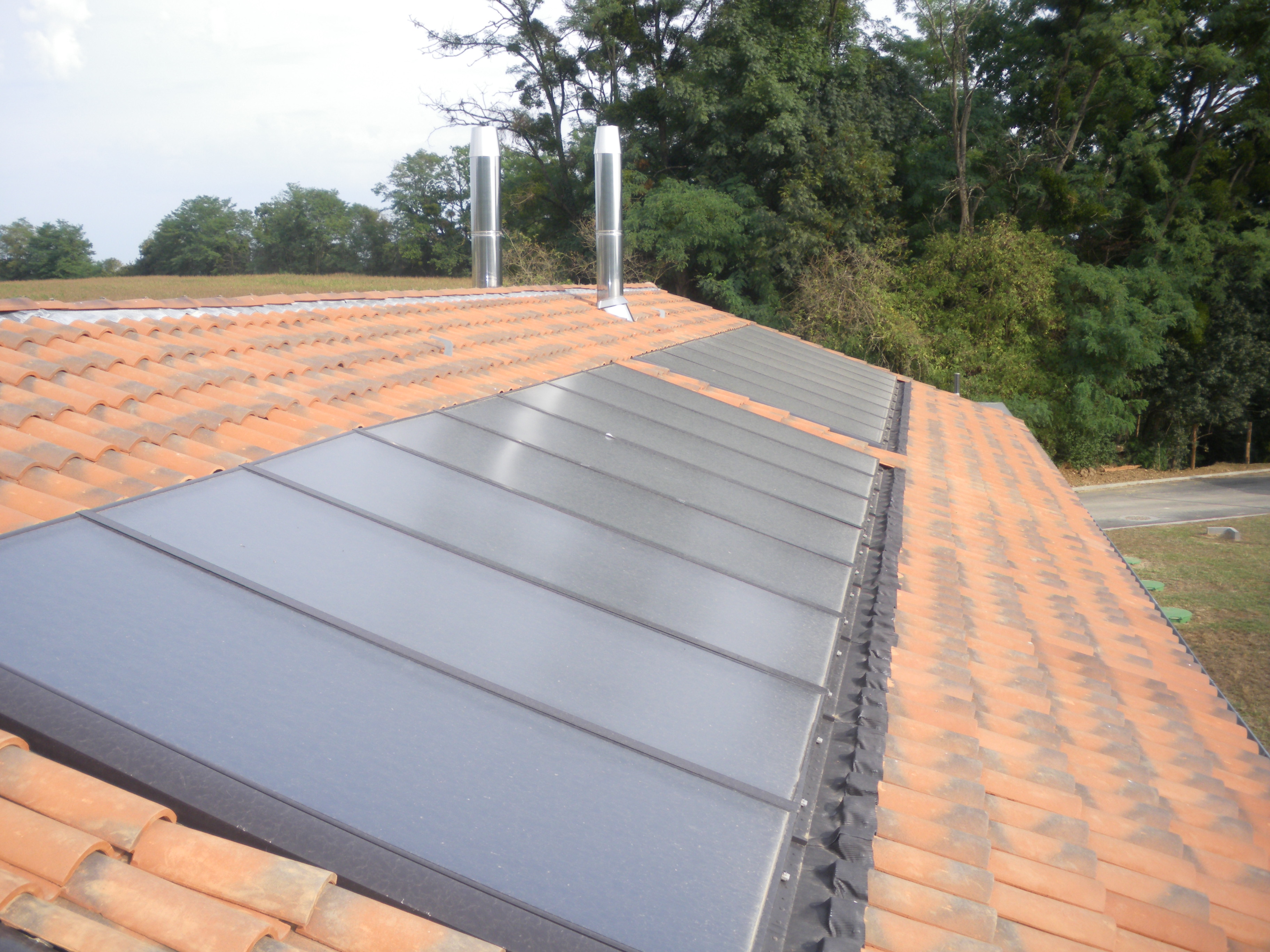 Panneaux solaires thermiques intégrés en toiture